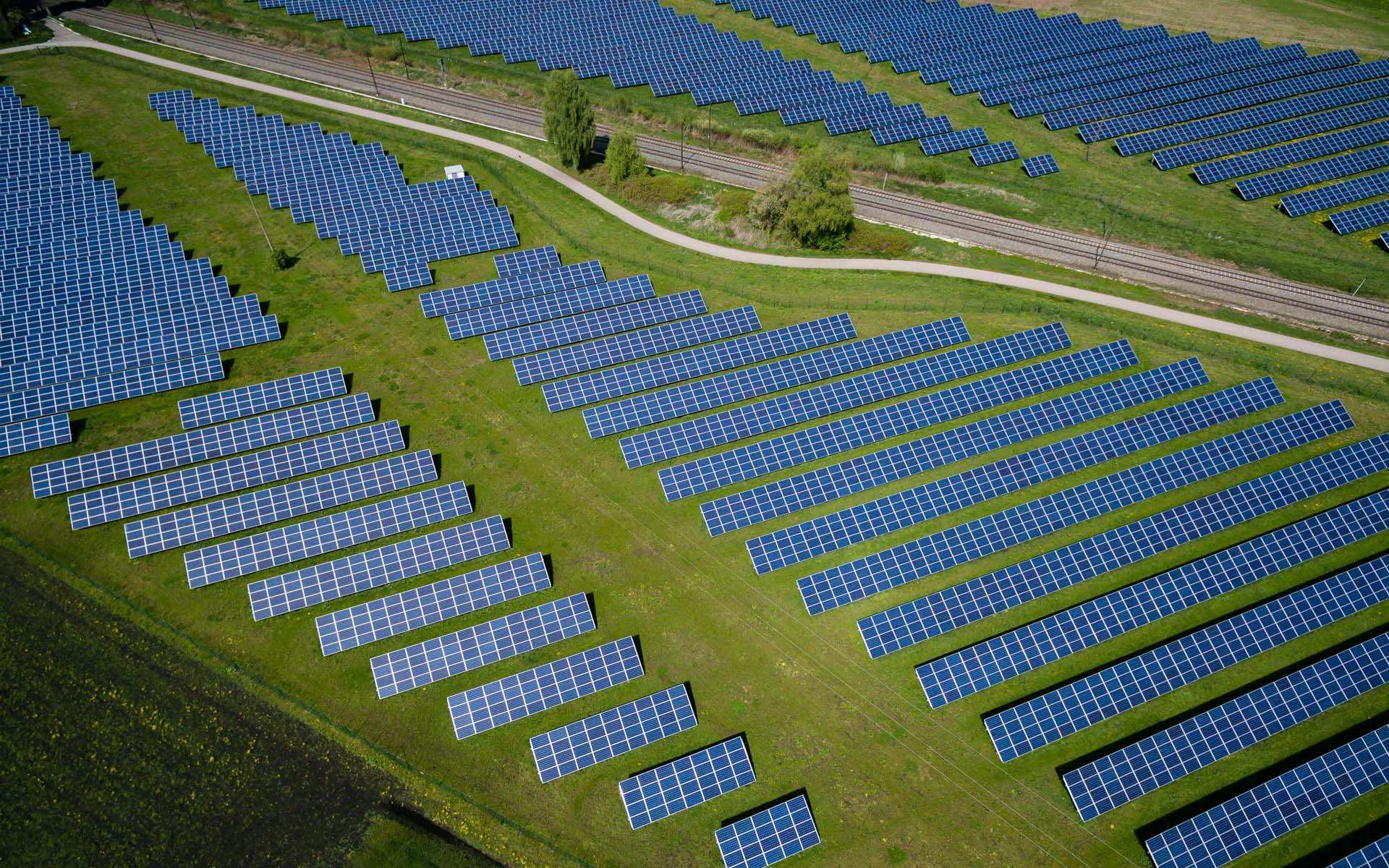 CLEAN ENERGY<br />
SOLUTIONS